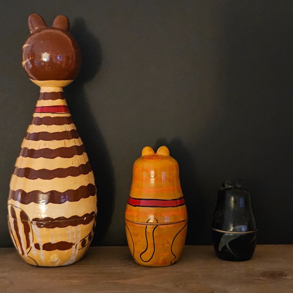 Vintage Wooden Cat Nesting Dolls Set Hand Painted Folk Art Animal‎ 3pc - Picture 3 of 5